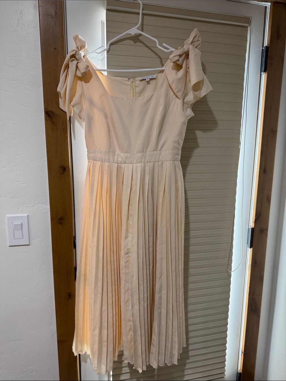 Ivy City Elegant Cream Midi Dress with Tie Shoulder Details